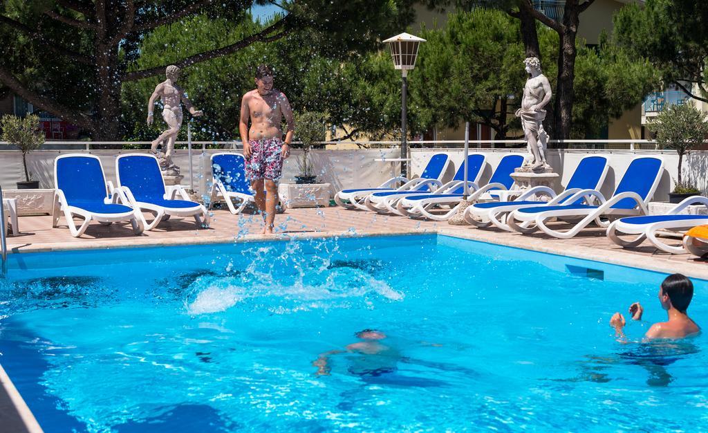 Hotel Trevi リド・ディ・イエゾロ エクステリア 写真