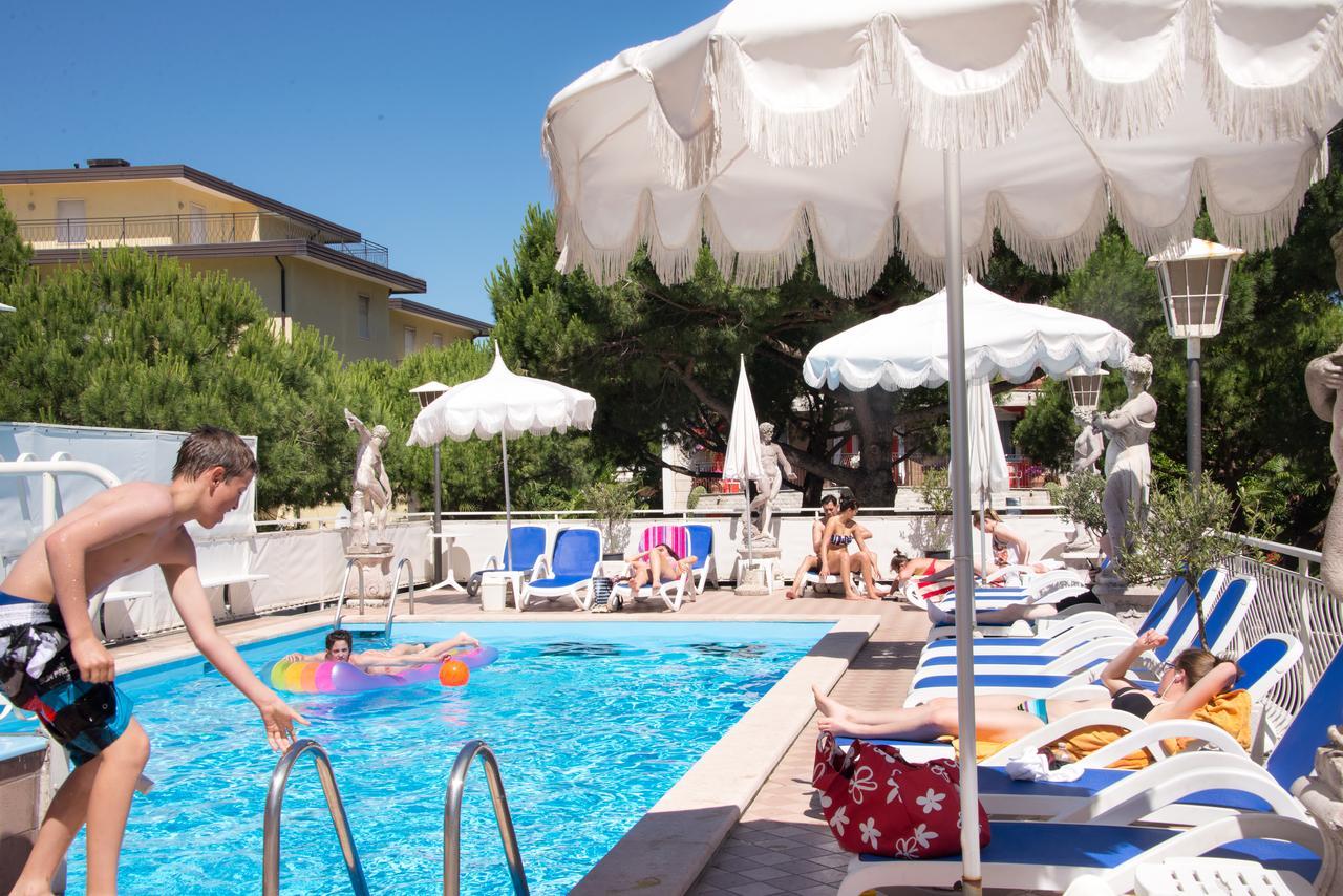 Hotel Trevi リド・ディ・イエゾロ エクステリア 写真